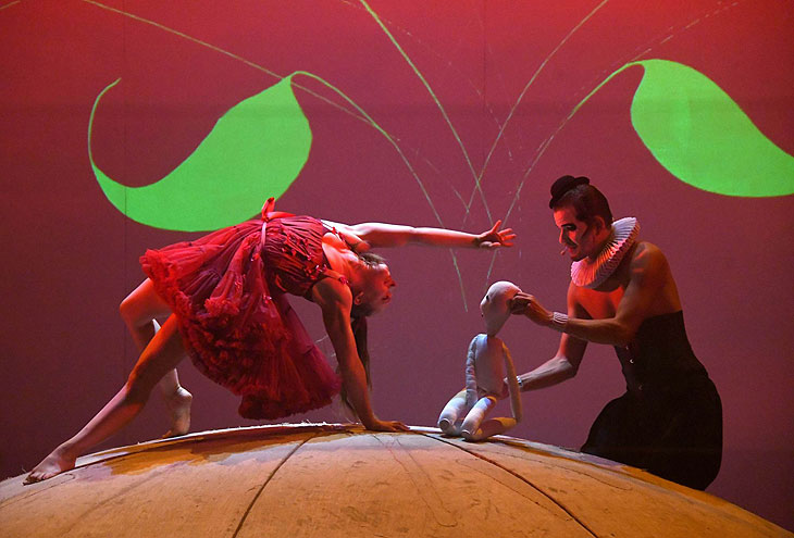 Der kleine Prinz auf Station 7 – Man sieht nur mit dem Herzen gut im GOP Varieté Theater München ab dem 23.07.2021 bis 12. September 2021 (©Foto: Ingrid Grossmann)